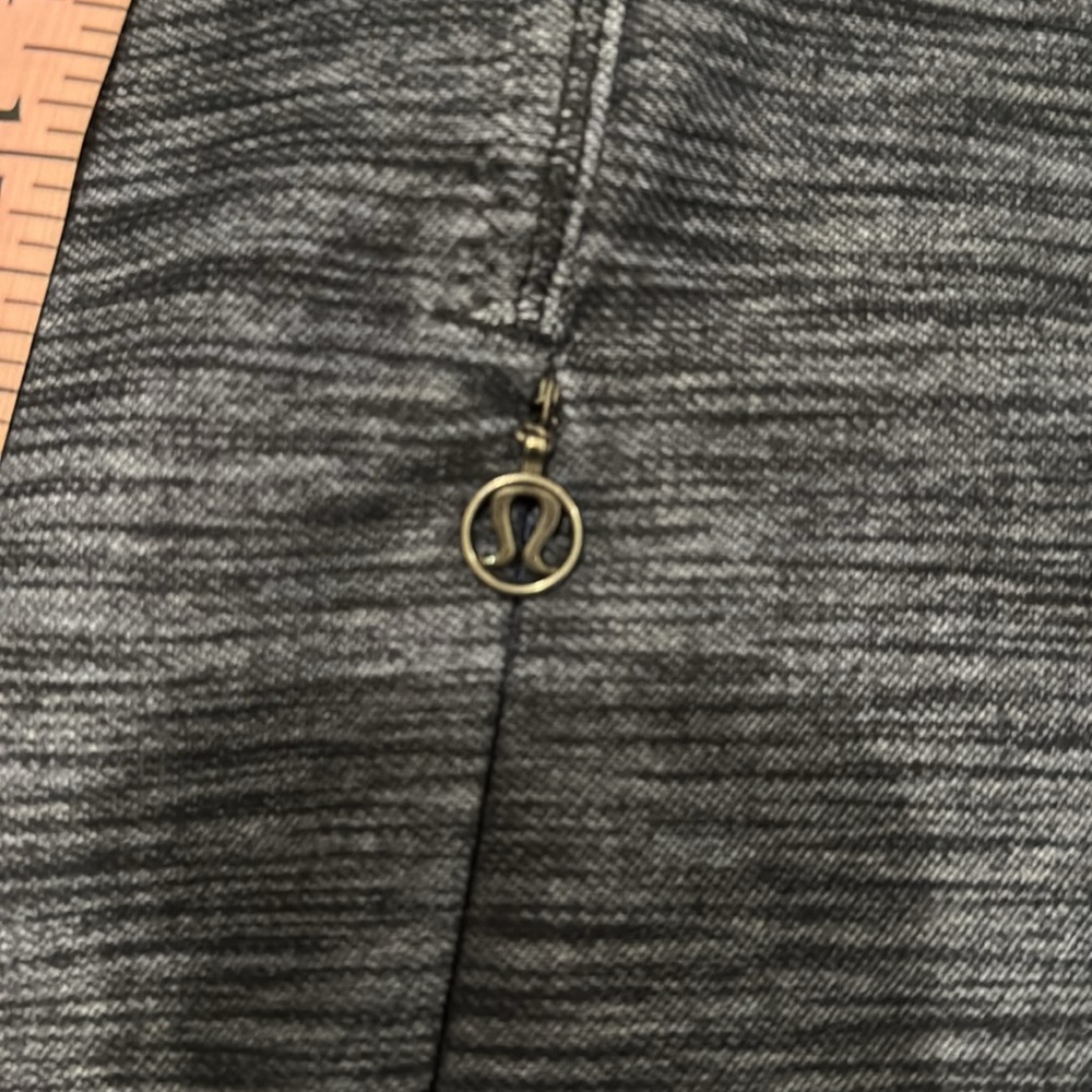 Lululemon Athletica DAILY YOGA JACKET 10 BLACK SLUB DENIM EUC host pick - Picture 13 of 15